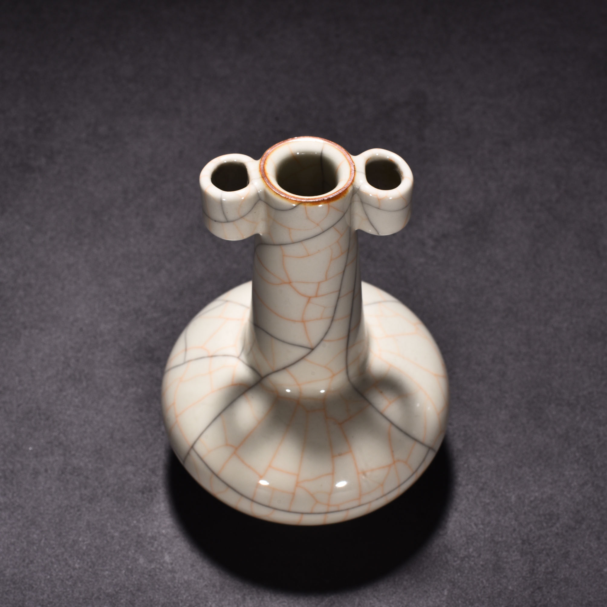 Ming Dynasty Chenghua Ge Kiln sustenance bottle