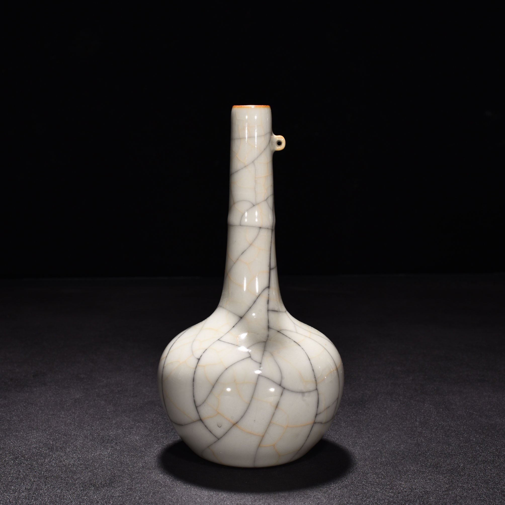 Ming Chenghua Ge kiln sustenance key bottle
