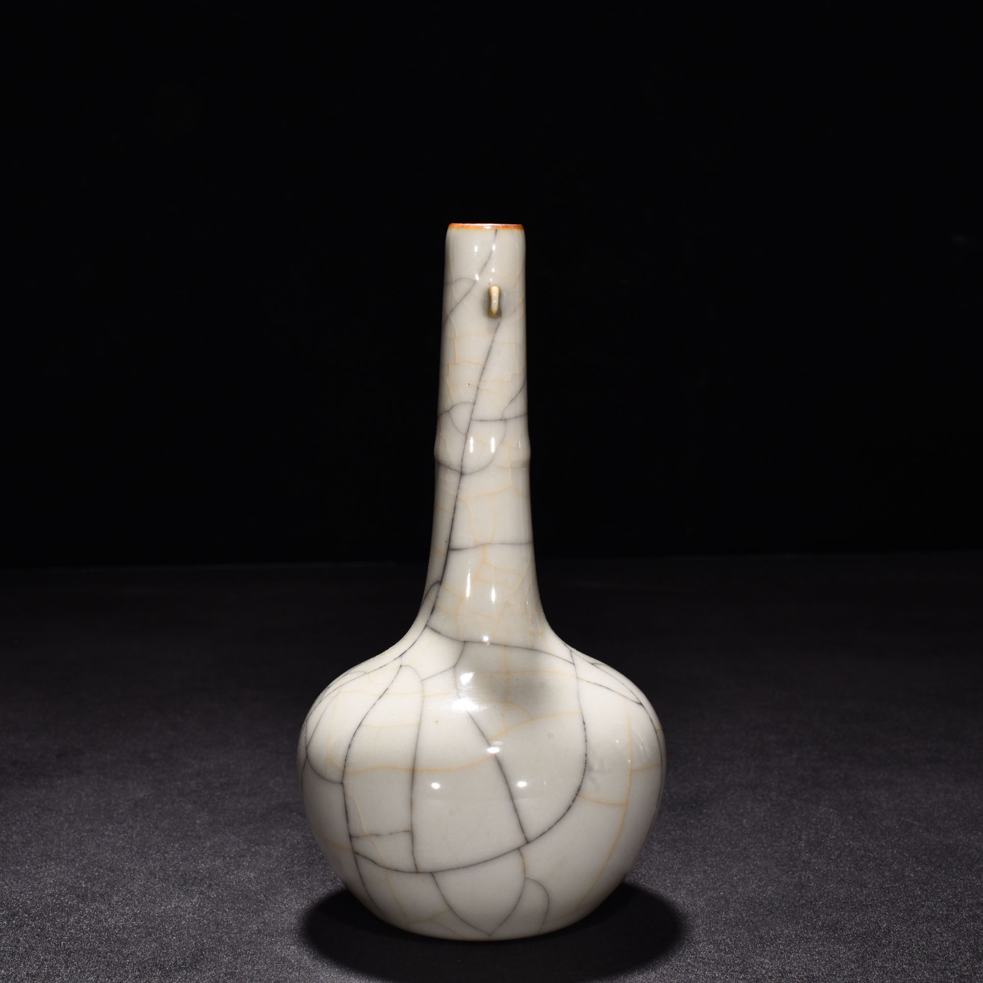 Ming Chenghua Ge kiln sustenance key bottle