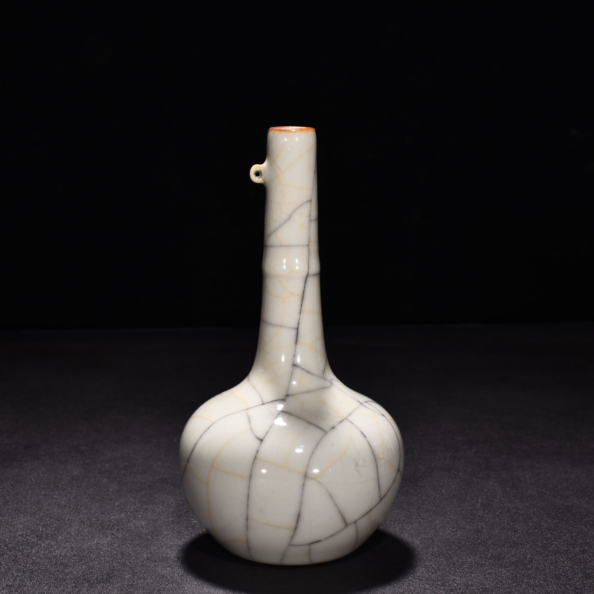 Ming Chenghua Ge kiln sustenance key bottle