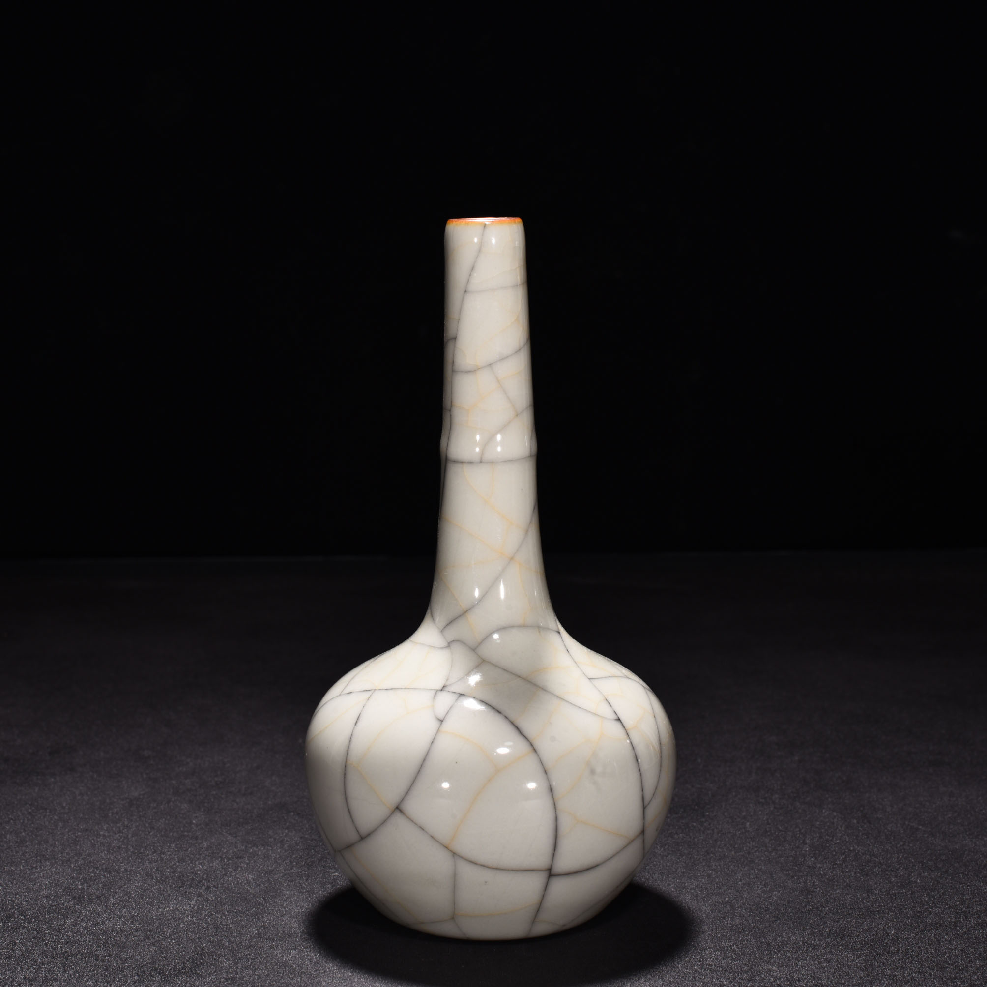 Ming Chenghua Ge kiln sustenance key bottle