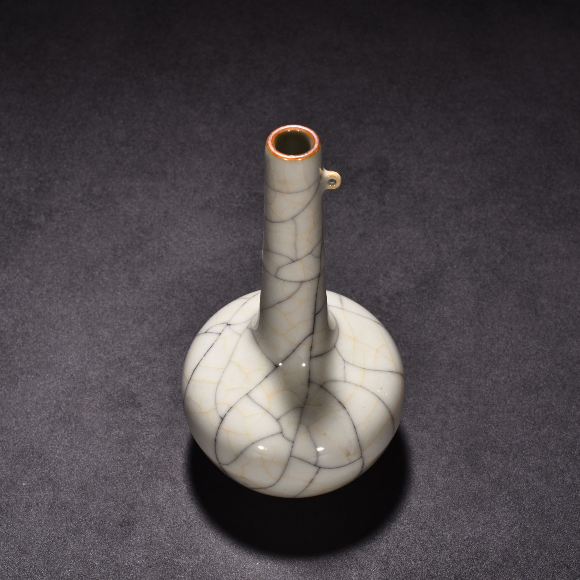 Ming Chenghua Ge kiln sustenance key bottle