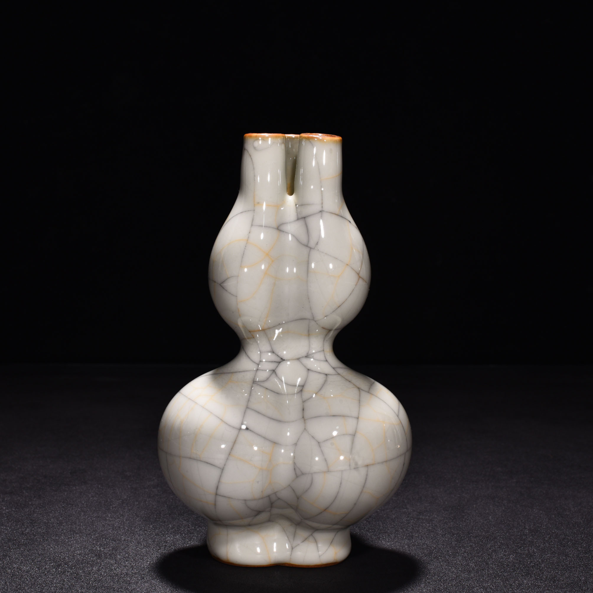 Ming Dynasty Chenghua sustenance Ge Kiln gourd bottle