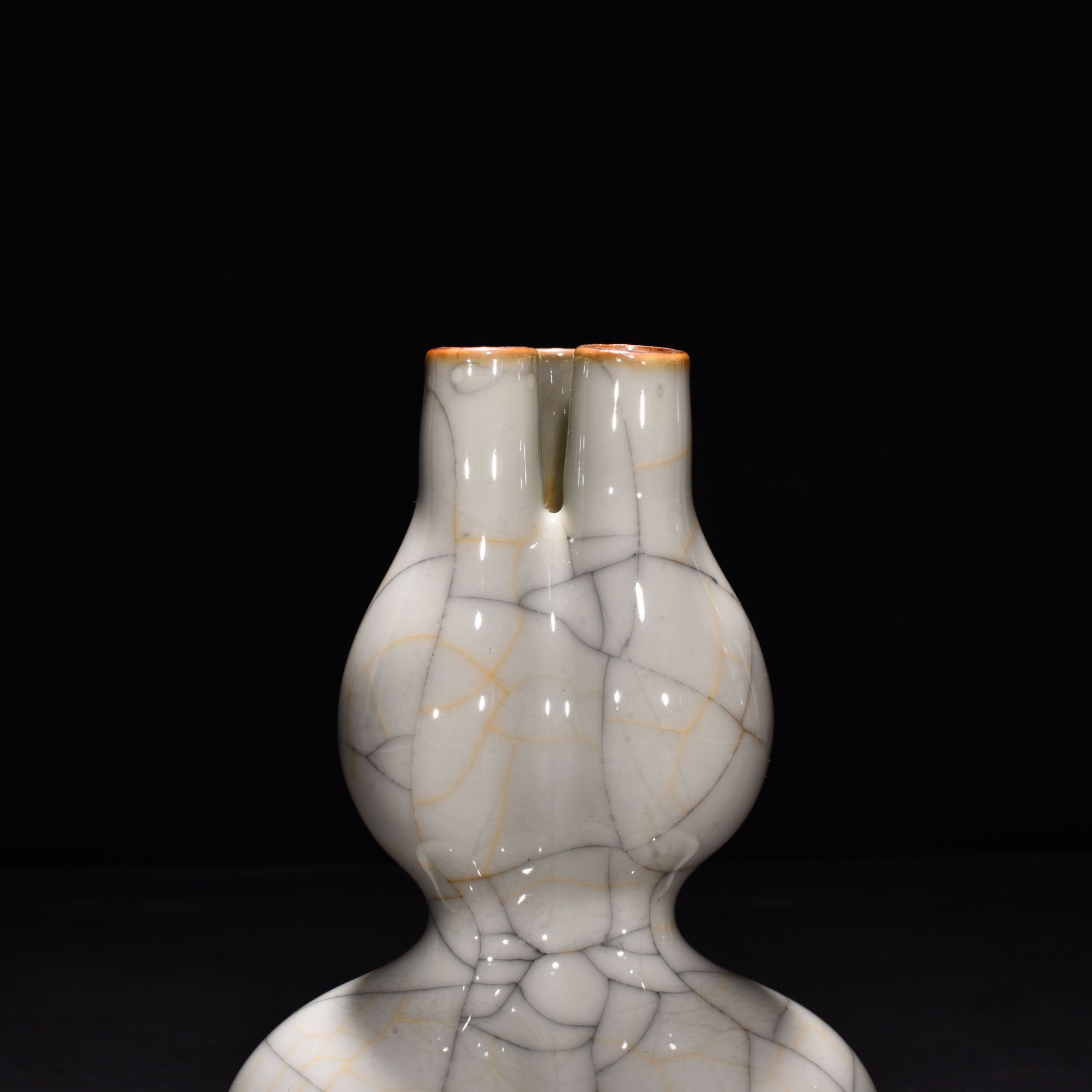 Ming Dynasty Chenghua sustenance Ge Kiln gourd bottle