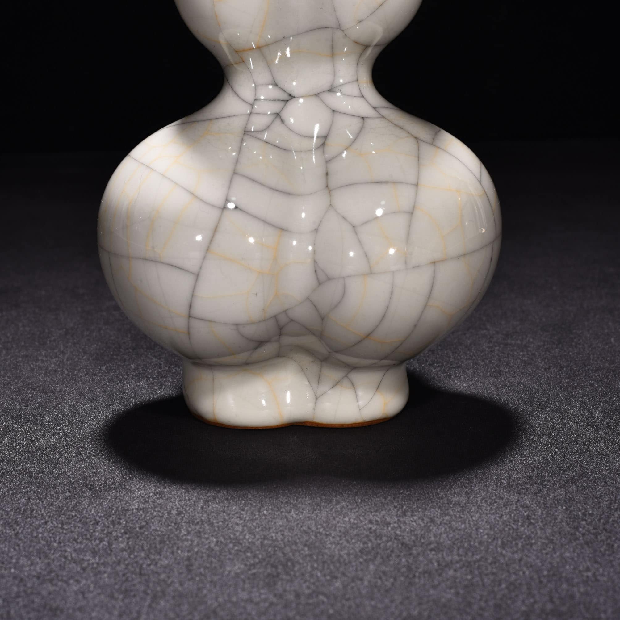 Ming Dynasty Chenghua sustenance Ge Kiln gourd bottle