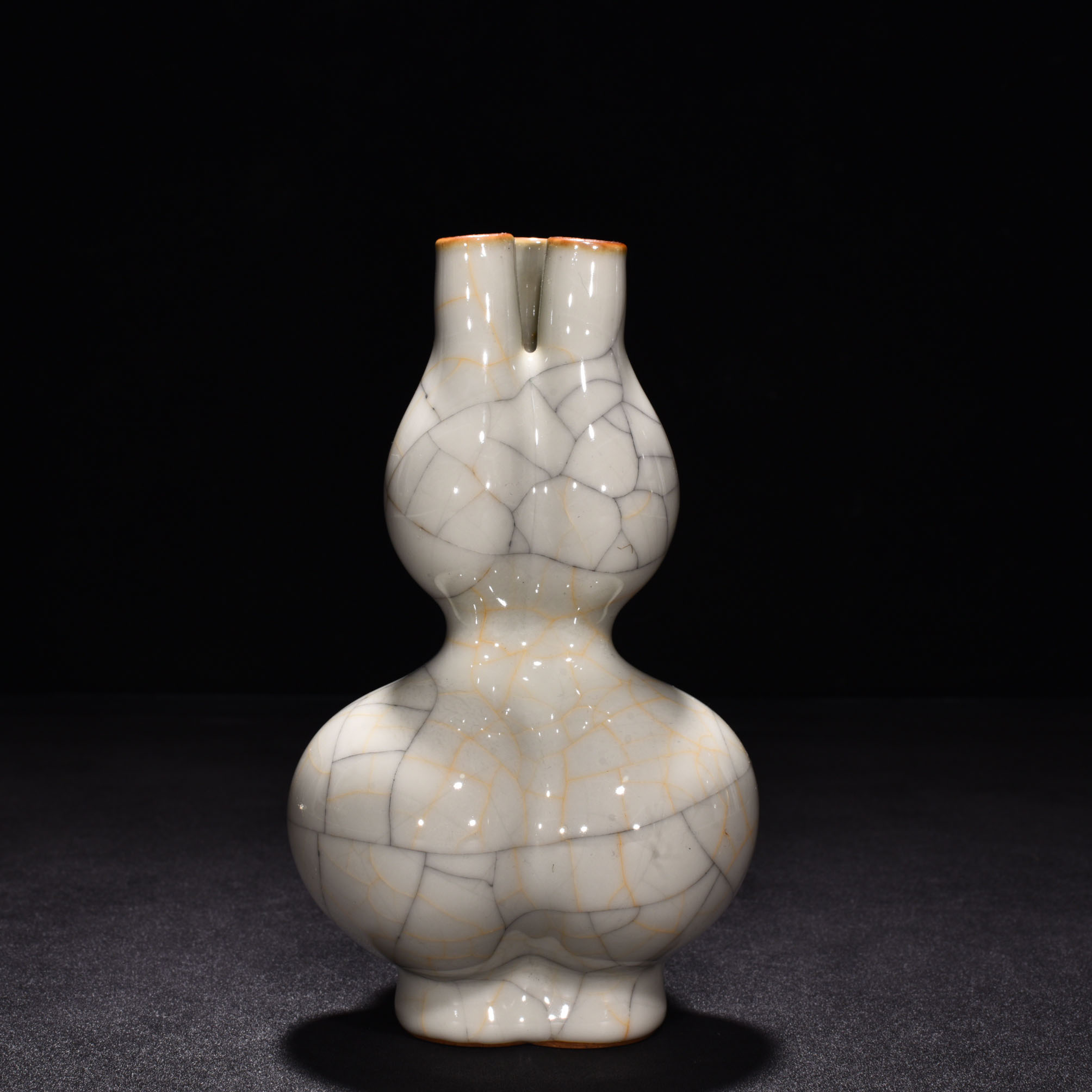 Ming Dynasty Chenghua sustenance Ge Kiln gourd bottle