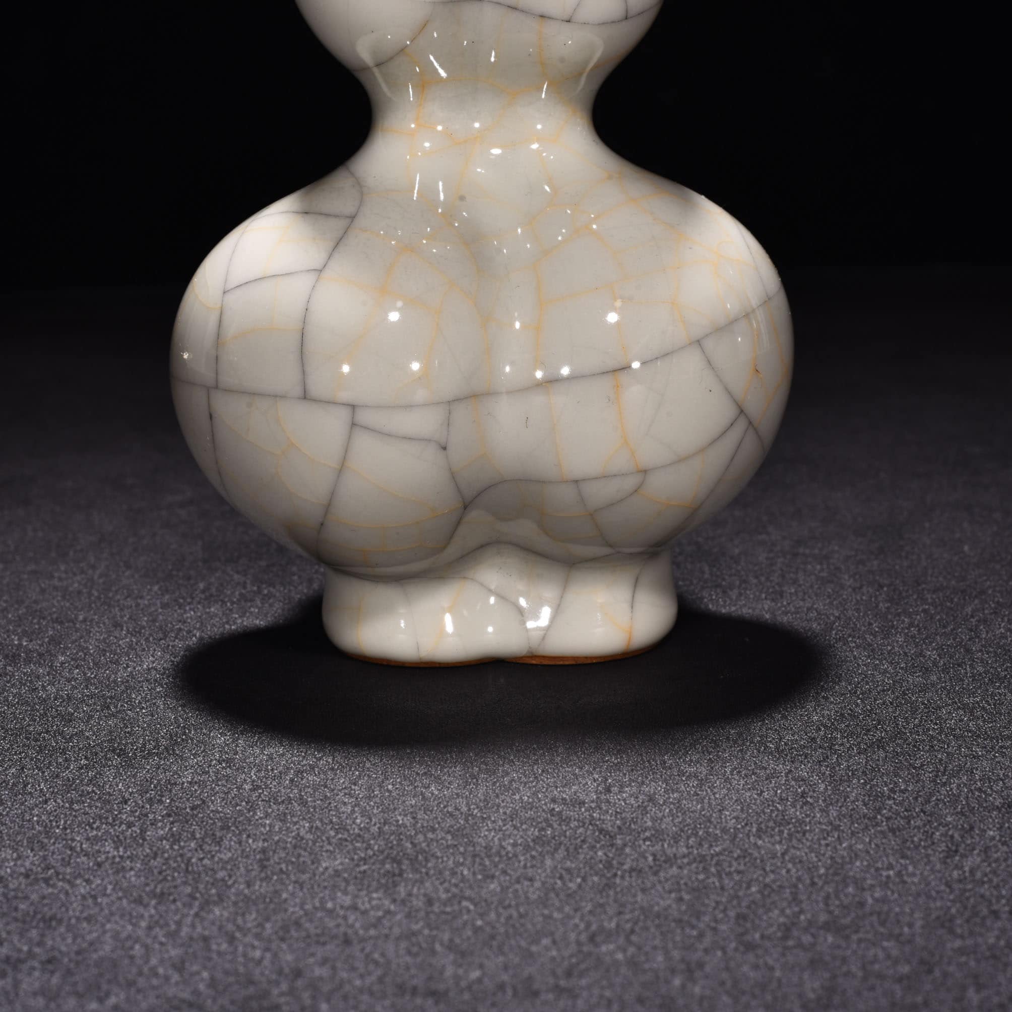 Ming Dynasty Chenghua sustenance Ge Kiln gourd bottle