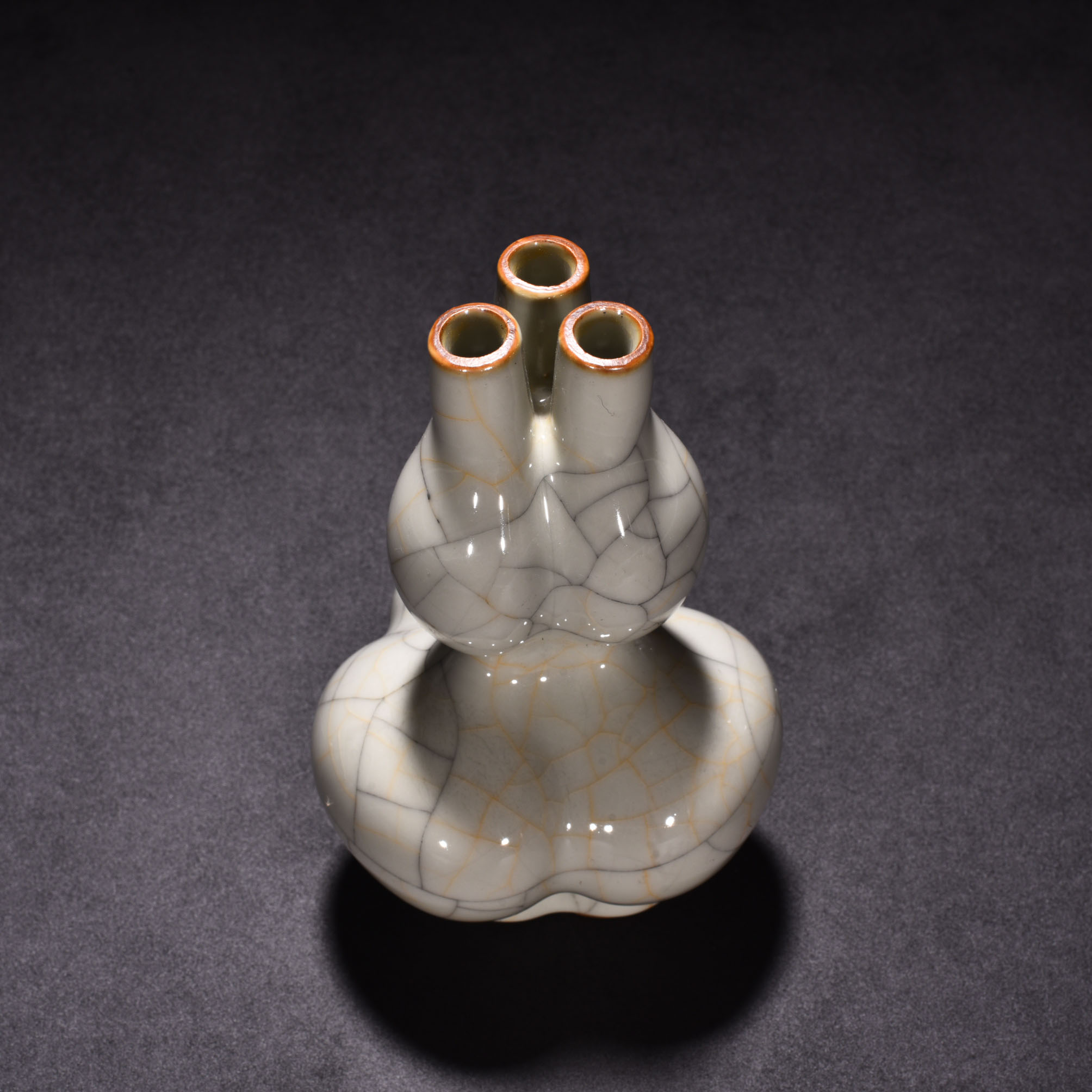Ming Dynasty Chenghua sustenance Ge Kiln gourd bottle
