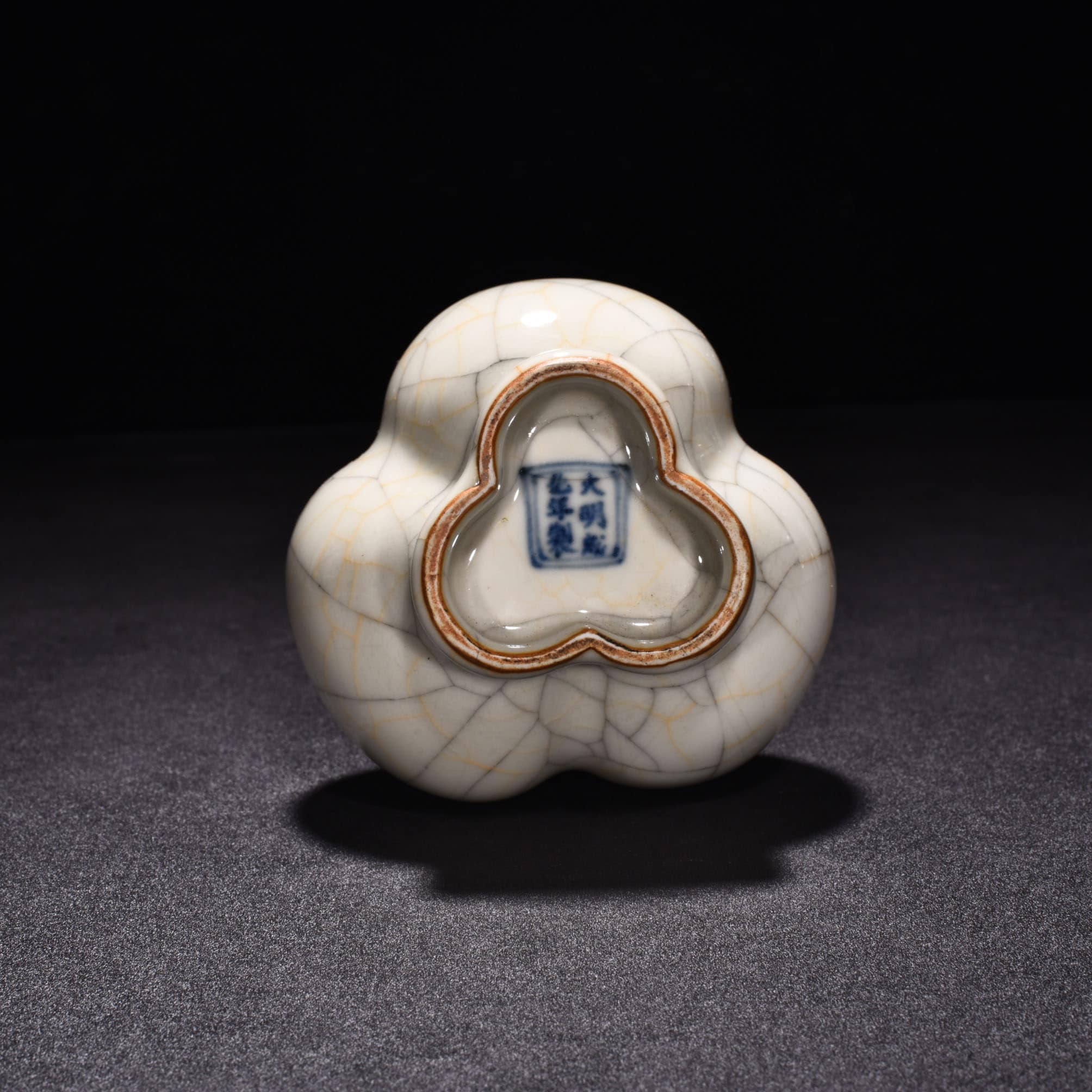 Ming Dynasty Chenghua sustenance Ge Kiln gourd bottle