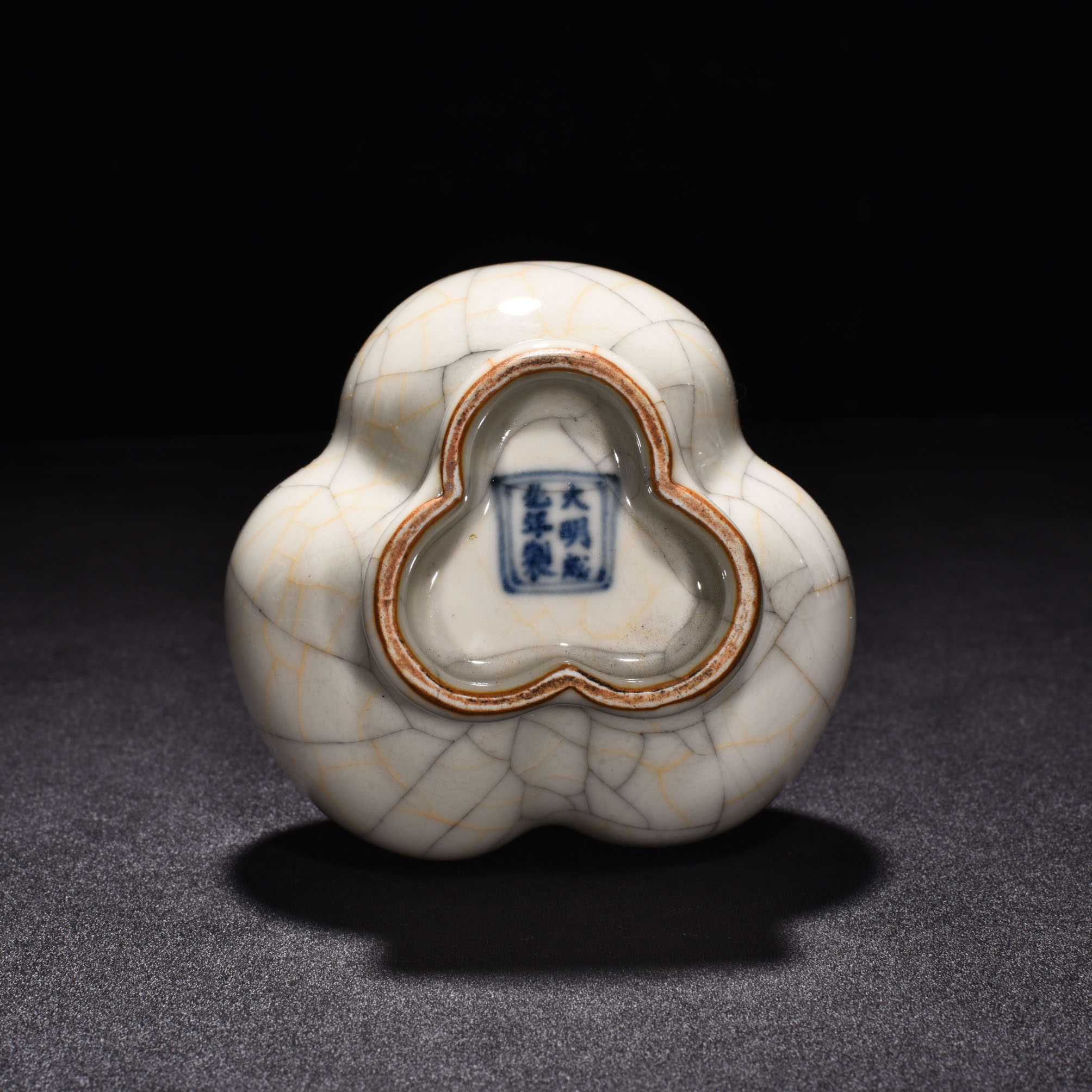 Ming Dynasty Chenghua sustenance Ge Kiln gourd bottle