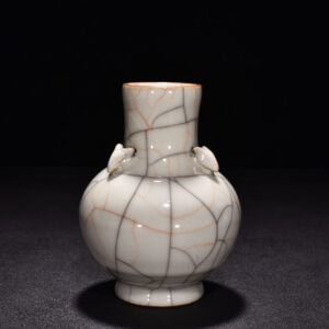 Ming Dynasty Chenghua sustenance Ge Kiln three goat vase