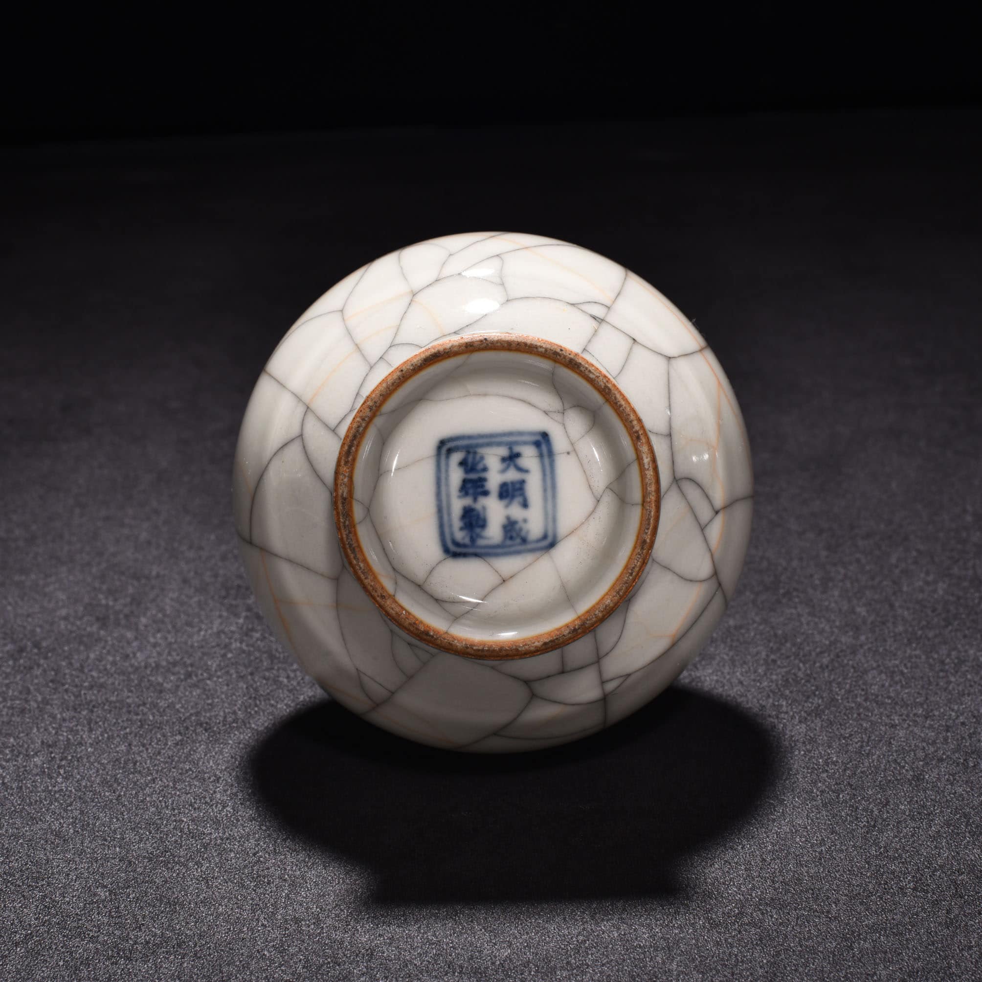 Ming Dynasty Chenghua sustenance Ge Kiln three goat vase