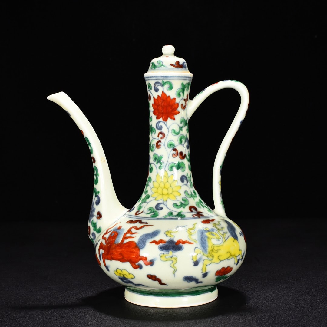 Ming Dynasty Chenghua Doucai Pegasus pattern pot