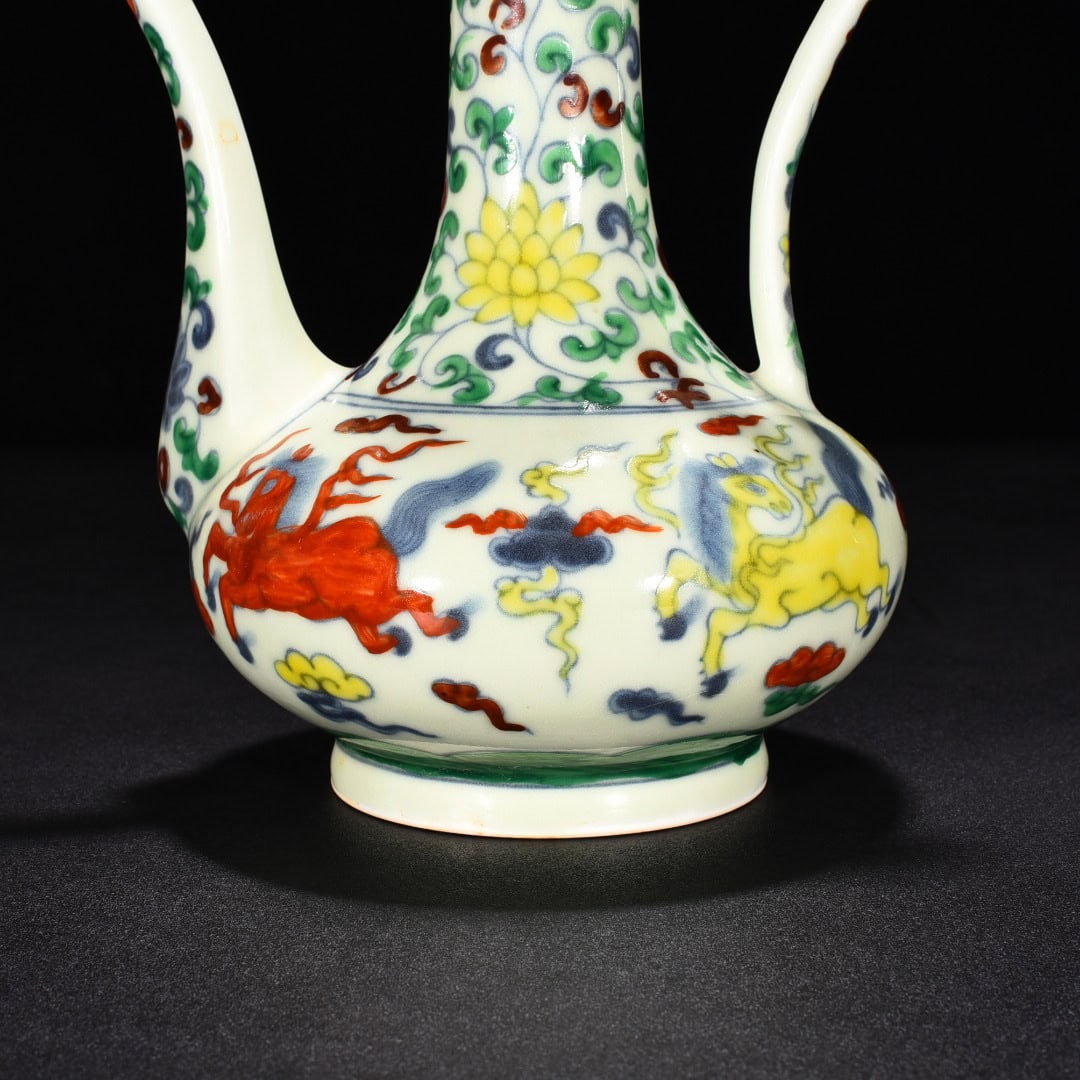 Ming Dynasty Chenghua Doucai Pegasus pattern pot