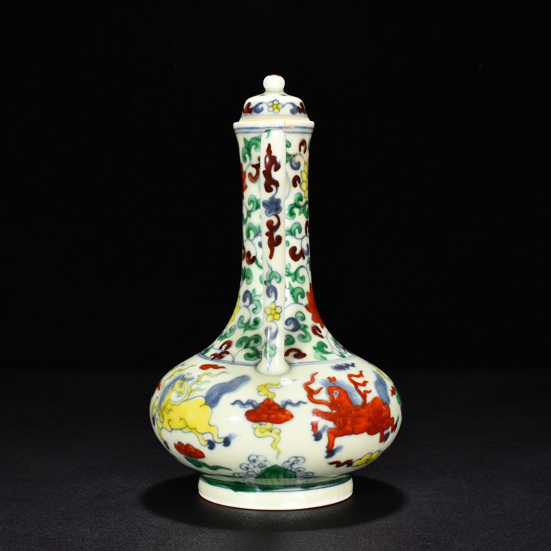 Ming Dynasty Chenghua Doucai Pegasus pattern pot