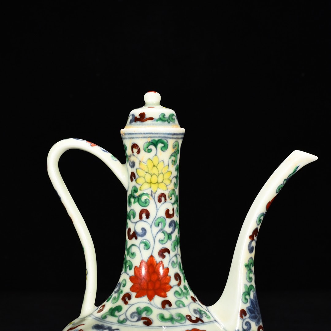 Ming Dynasty Chenghua Doucai Pegasus pattern pot