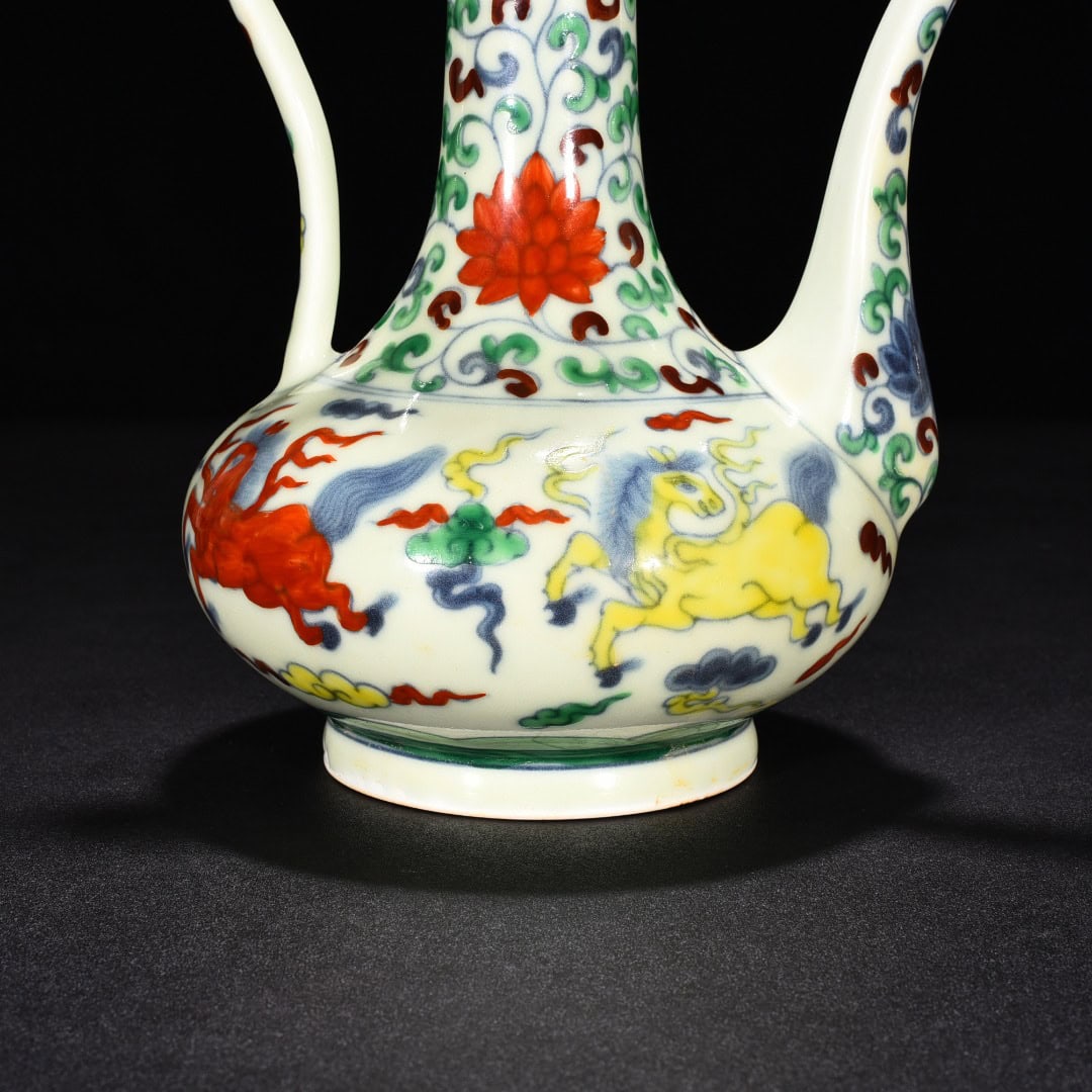 Ming Dynasty Chenghua Doucai Pegasus pattern pot