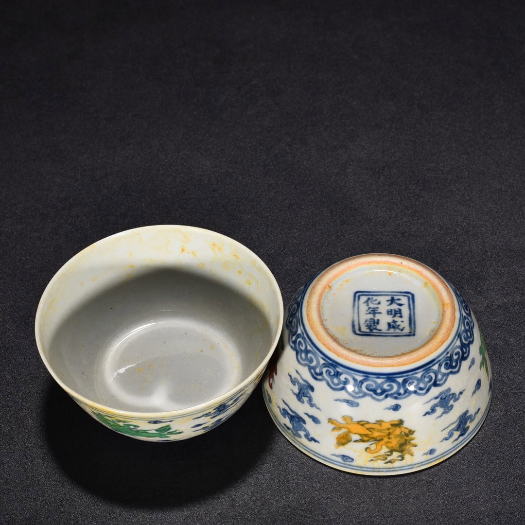 Ming Dynasty Chenghua Doucai purple cylinder cup