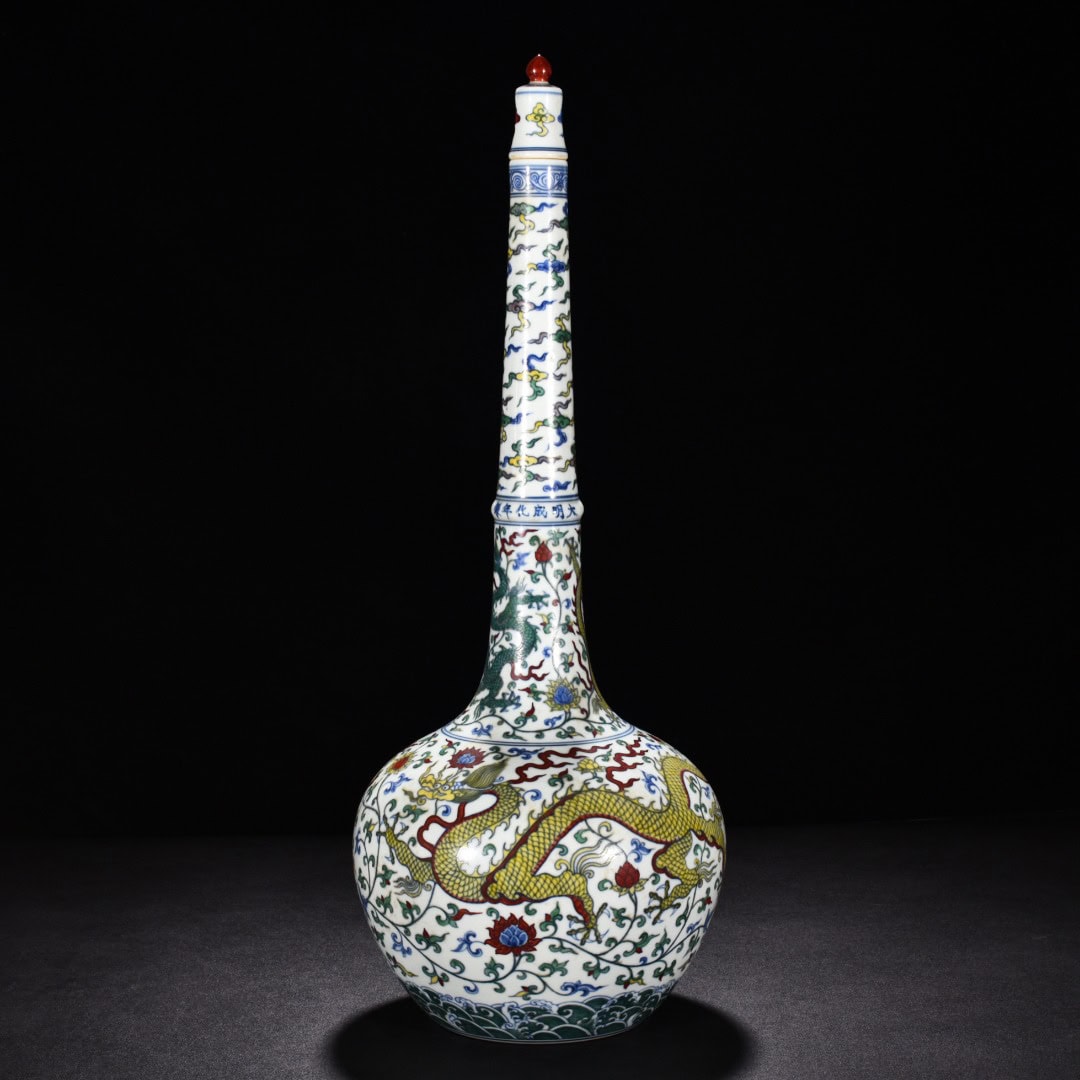 Ming Dynasty Chenghua Doucai vase with flower and dragon pattern