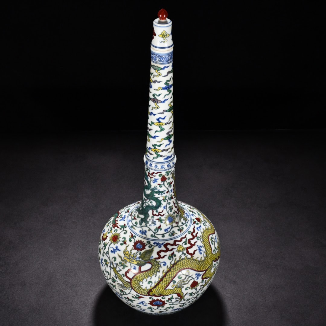 Ming Dynasty Chenghua Doucai vase with flower and dragon pattern