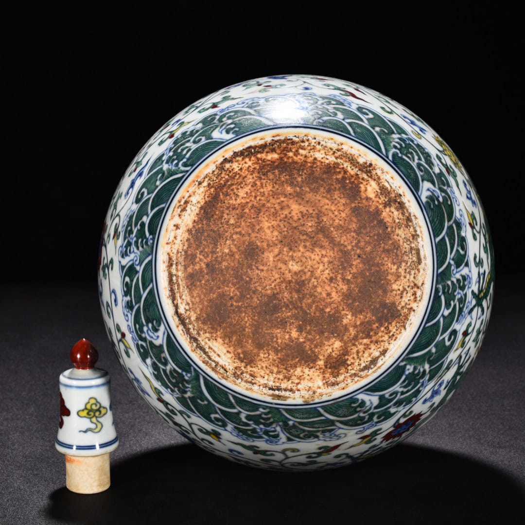 Ming Dynasty Chenghua Doucai vase with flower and dragon pattern
