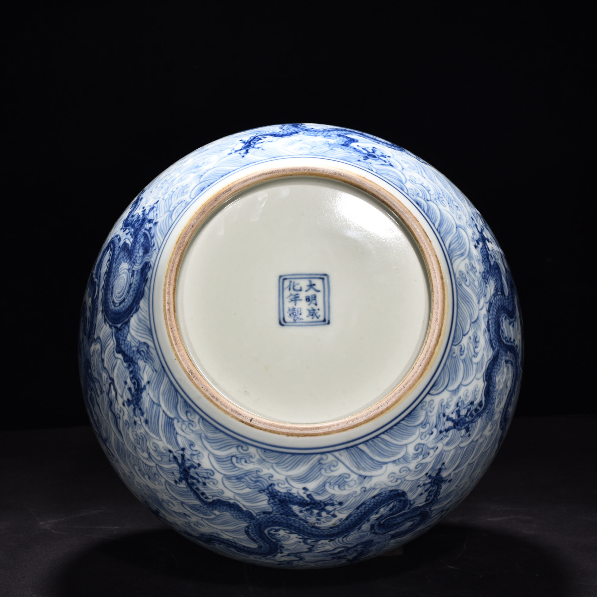 Ming Dynasty Chenghua seawater celestial sphere bottle