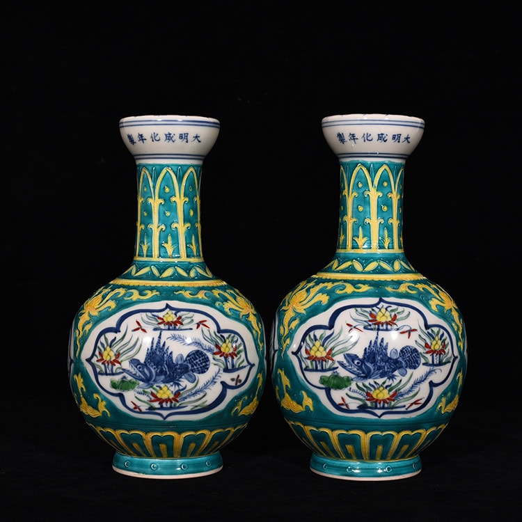 Ming Dynasty Chenghua Huacai Garlic Erotica Vase