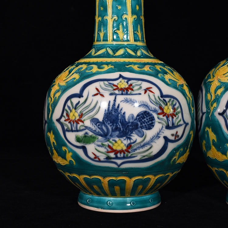 Ming Dynasty Chenghua Huacai Garlic Erotica Vase