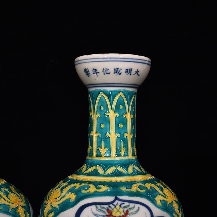 Ming Dynasty Chenghua Huacai Garlic Erotica Vase
