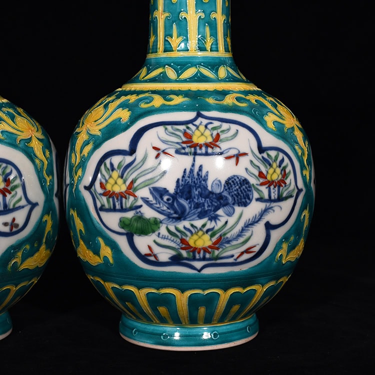 Ming Dynasty Chenghua Huacai Garlic Erotica Vase
