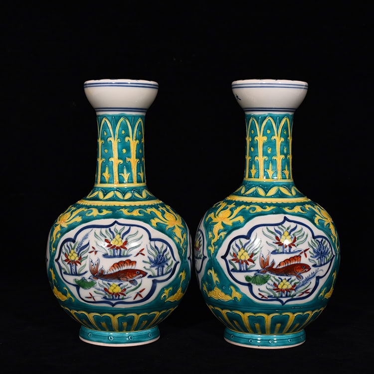 Ming Dynasty Chenghua Huacai Garlic Erotica Vase