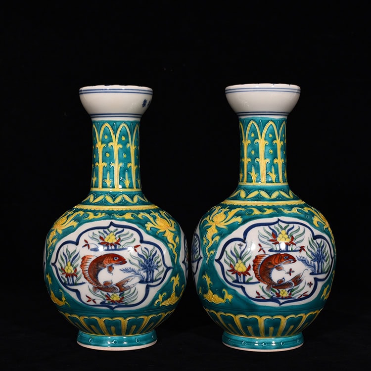 Ming Dynasty Chenghua Huacai Garlic Erotica Vase