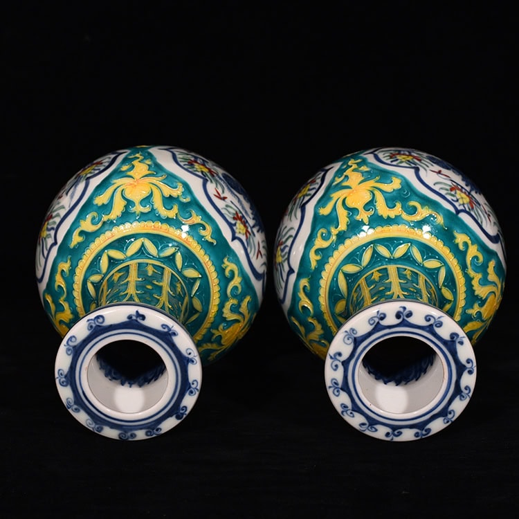 Ming Dynasty Chenghua Huacai Garlic Erotica Vase