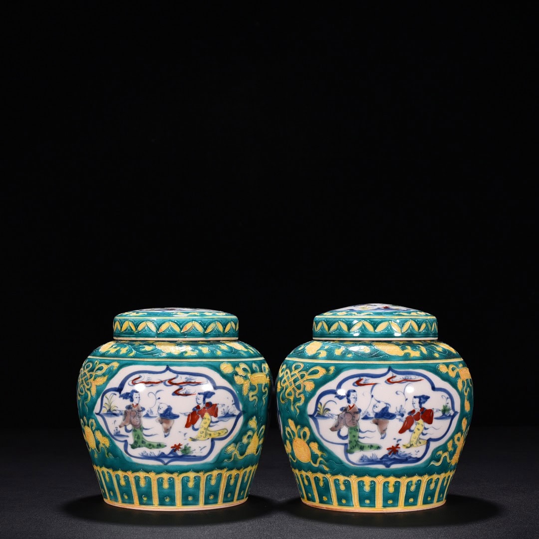 Ming Dynasty Chenghua Huacai window shaped bucket jar