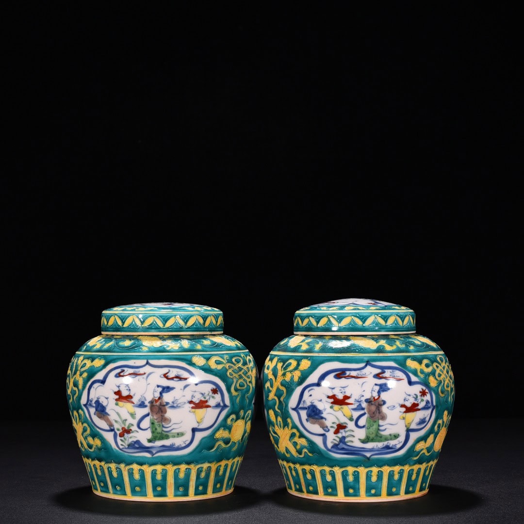 Ming Dynasty Chenghua Huacai window shaped bucket jar