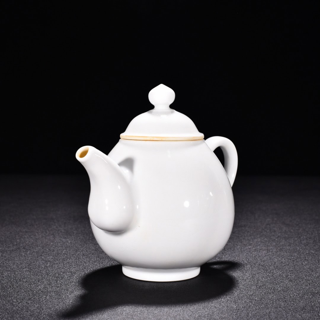 Ming Dynasty Chenghua white glaze pot