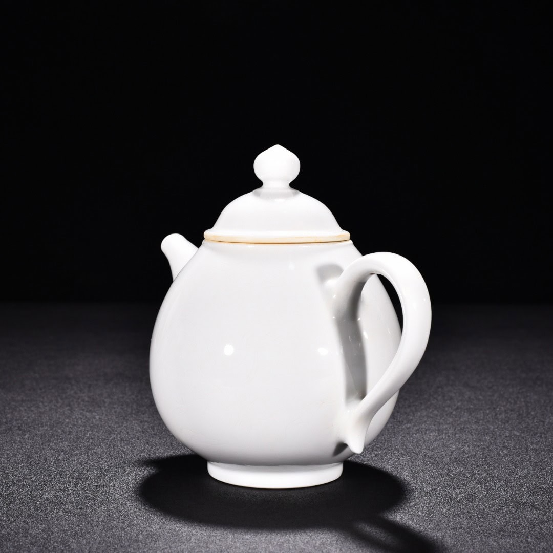 Ming Dynasty Chenghua white glaze pot
