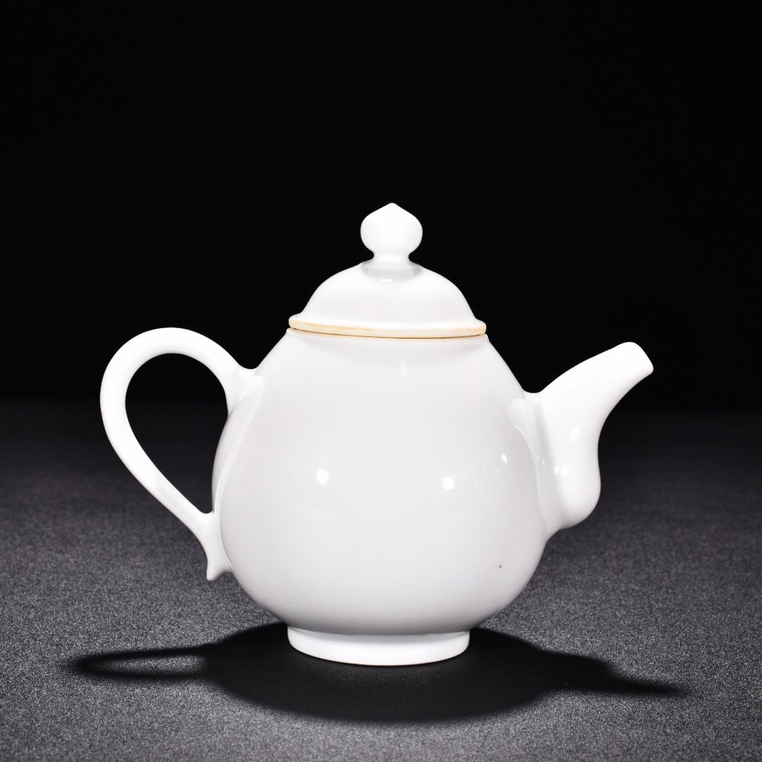 Ming Dynasty Chenghua white glaze pot
