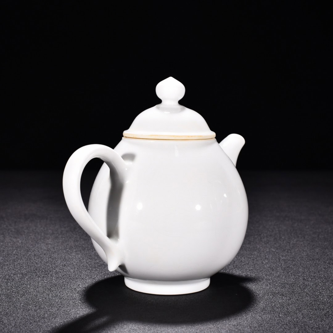Ming Dynasty Chenghua white glaze pot