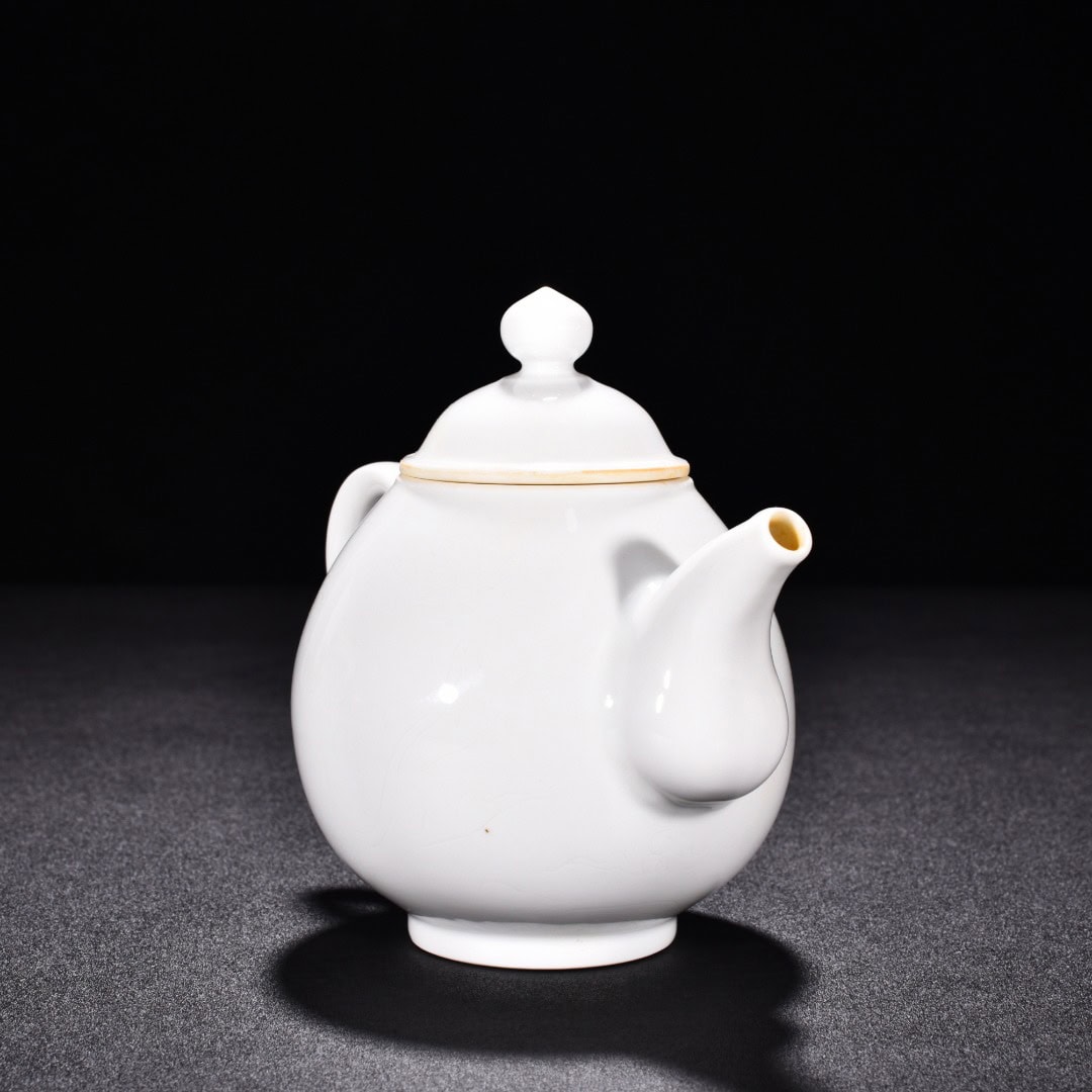 Ming Dynasty Chenghua white glaze pot