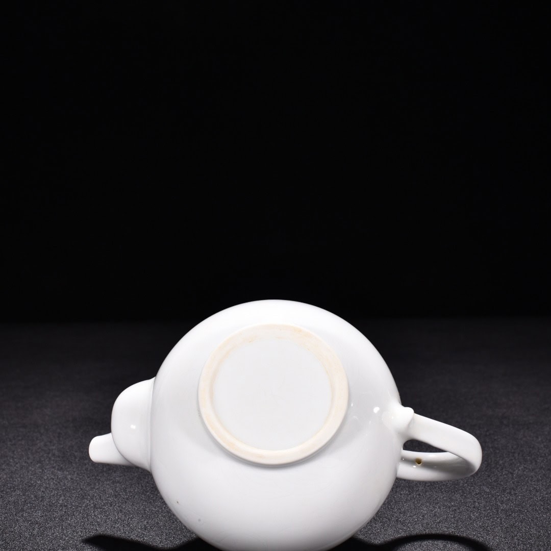 Ming Dynasty Chenghua white glaze pot