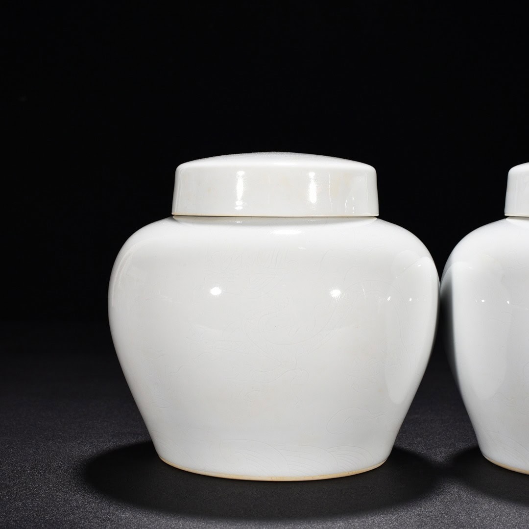 Ming Dynasty Chenghua white glaze sky shaped lid jar