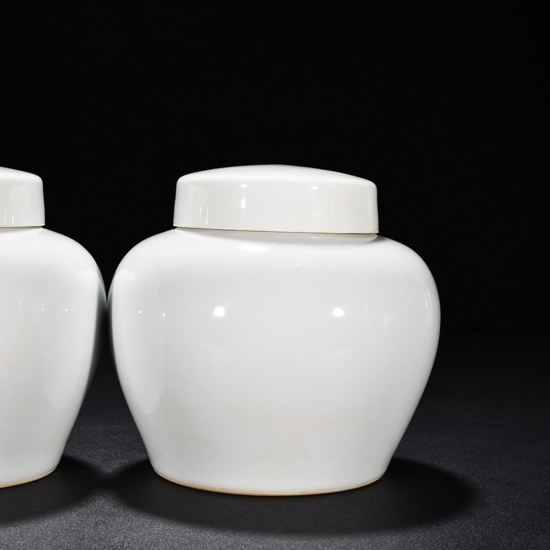 Ming Dynasty Chenghua white glaze sky shaped lid jar