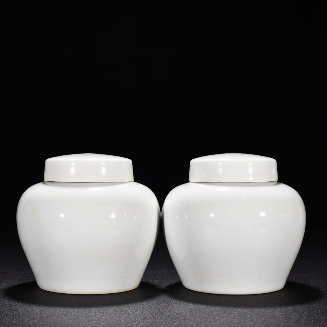 Ming Dynasty Chenghua white glaze sky shaped lid jar