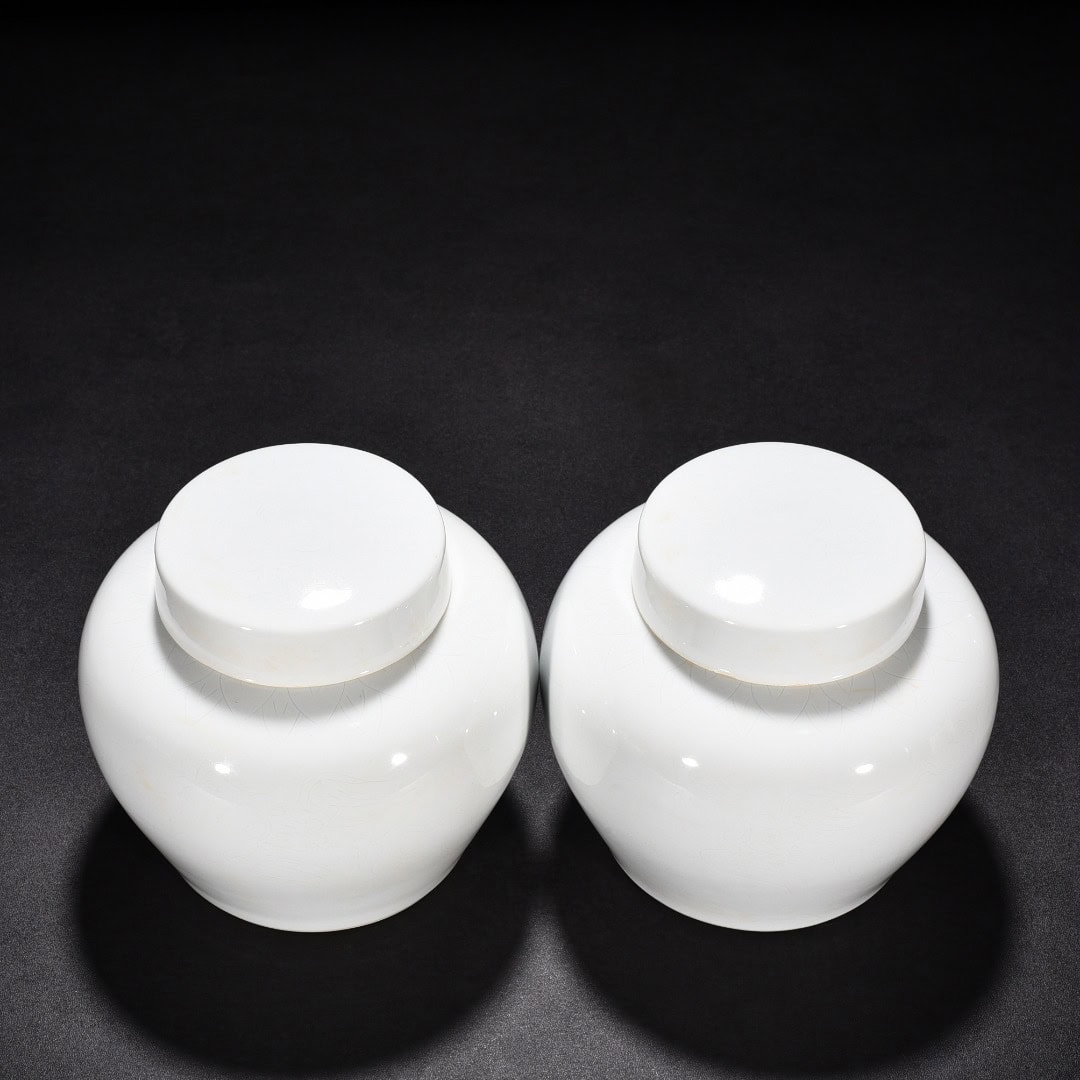 Ming Dynasty Chenghua white glaze sky shaped lid jar
