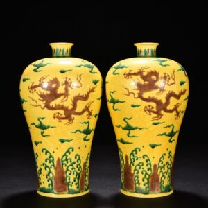 Ming Dynasty chenghua su seawater dragon pattern plum vase