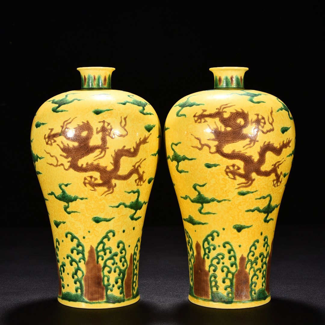 Ming Dynasty chenghua su seawater dragon pattern plum vase