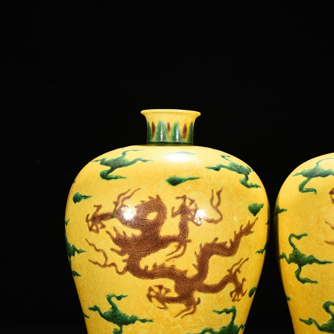 Ming Dynasty chenghua su seawater dragon pattern plum vase