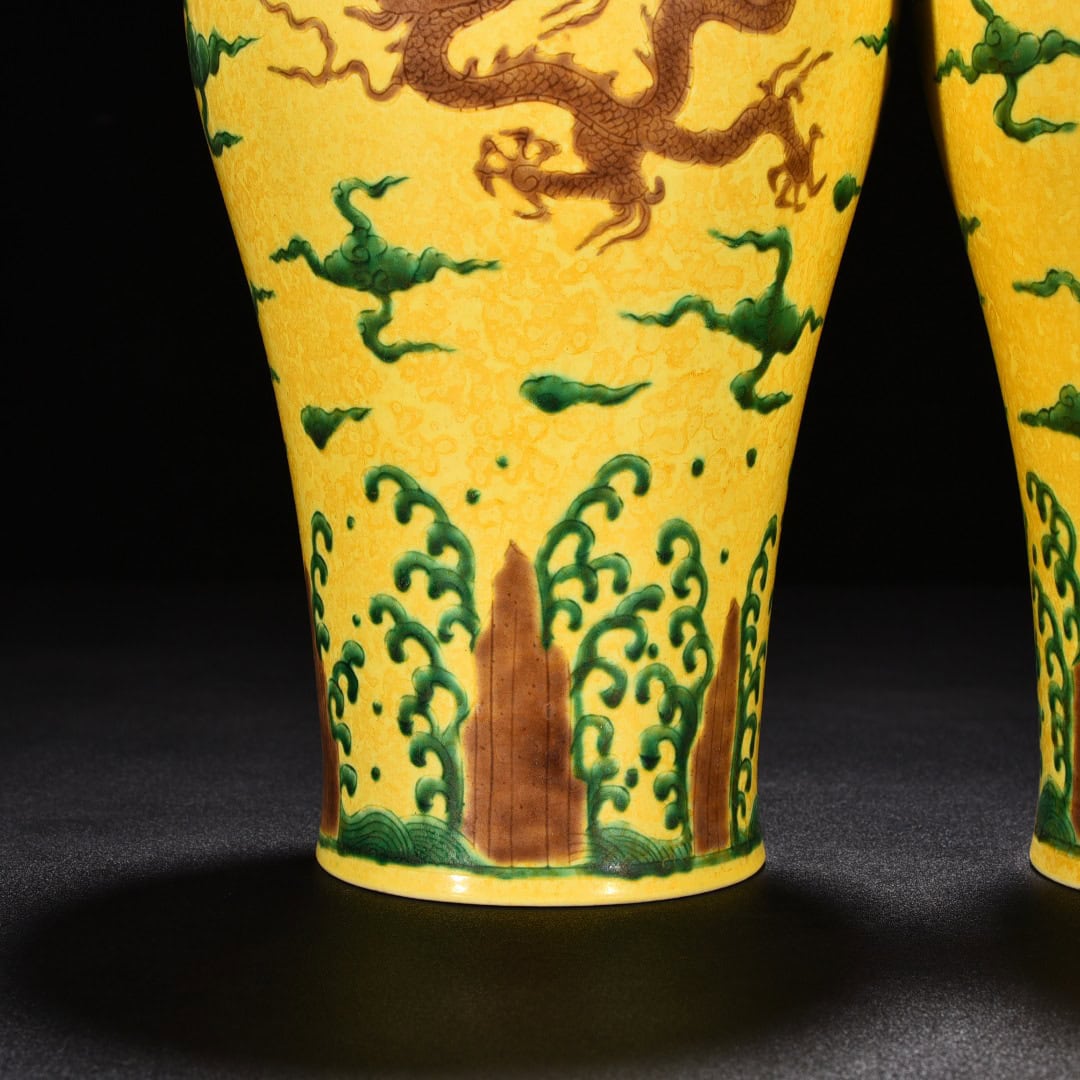 Ming Dynasty chenghua su seawater dragon pattern plum vase