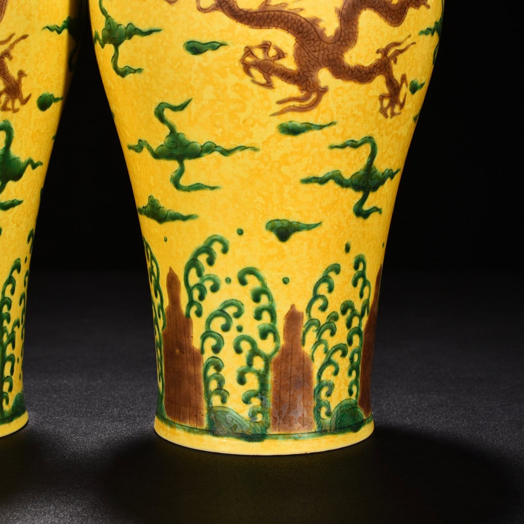 Ming Dynasty chenghua su seawater dragon pattern plum vase
